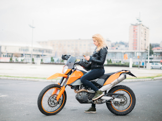 Idealne spodnie dla kobiet na motocykl.