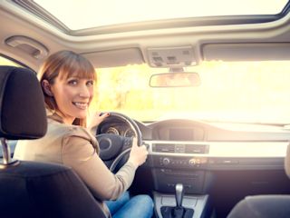 9 rzeczy, które każda kobieta za kierownicą powinna wiedzieć o własnym aucie.